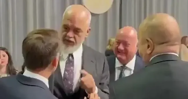 Avrupa Siyasi Topluluğu Zirvesi nde Aliyev Edi Rama ve Macron dan savaşı bitirdim esprisi: Trump la dalga geçtiler VİDEO İZLE