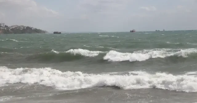 Poyraz Tekirdağ da deniz yaşamını zorlaştırdı: 13 gemi açıkta bekliyor VİDEO İZLE