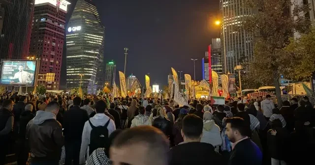 Sumud Filosu na müdahlenin ardından binlerce vatandaş İsrail Konsolosluğu önünde tekbir getirdi VİDEO İZLE