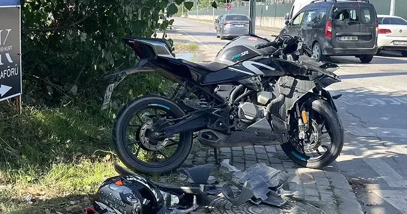 Minibüsle çarpışan motosikletin sürücüsü ağır yaralı