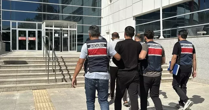 Adıyaman da terör örgütü DEAŞ operasyonunda 2 kişi tutuklandı