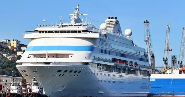 Astoria Grande kruvaziyeri 940 yolcusuyla Samsun Limanı na demirledi