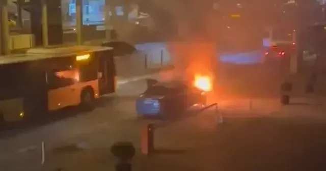 İstanbul D 100 de otomobil alev aldı İstanbul Haberleri