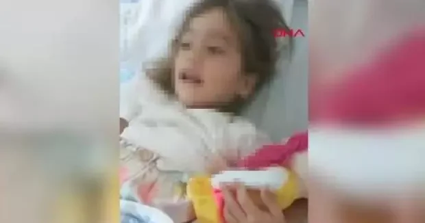 İzmir haberleri İzmir de 3 yaşındaki Yaren ameliyattan yanık izleriyle çıktı iddiası 02 Ekim 2025