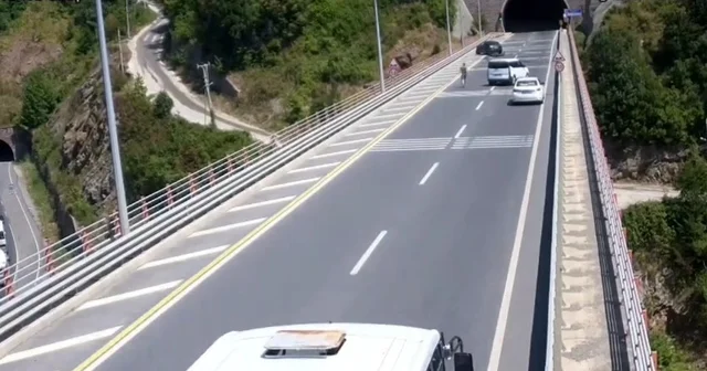 Viyadükte geri manevra yapan otobüs nedeniyle kaza yaptığını iddia edip şikayetçi oldu Zonguldak Haberleri