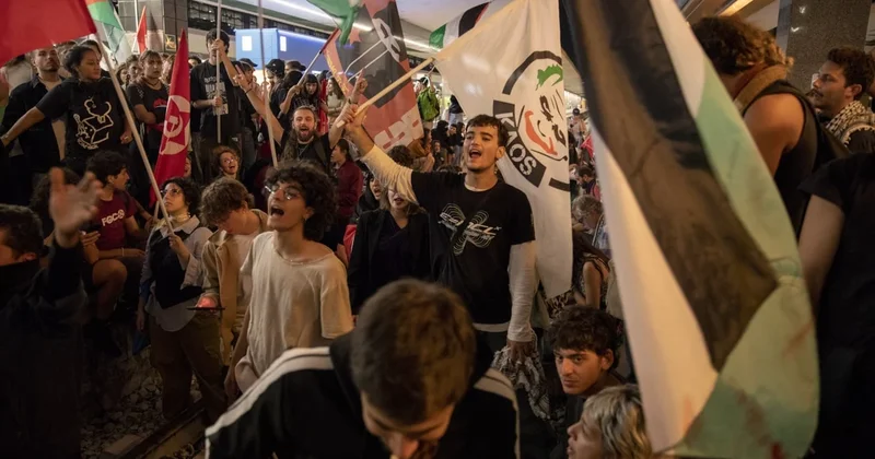 İsrail in Sumud müdahalesine dünyadan tepkiler: Protestolar çığ gibi büyüyor Sözcü Gazetesi