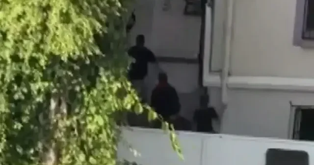 Deprem anında okulda yaşanan korku ve panik kamerada VİDEO İZLE