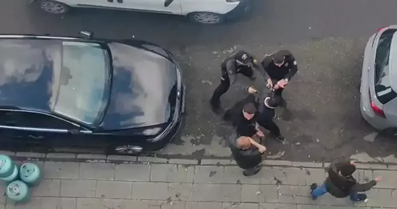 Husumetli ailelerin duruşma sonrası silahlı kavgası: 4 yaralı