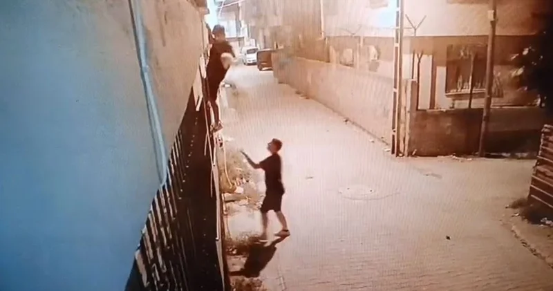 Bu da oldu: Adana da 2 çocuk bir evden kedi çaldı
