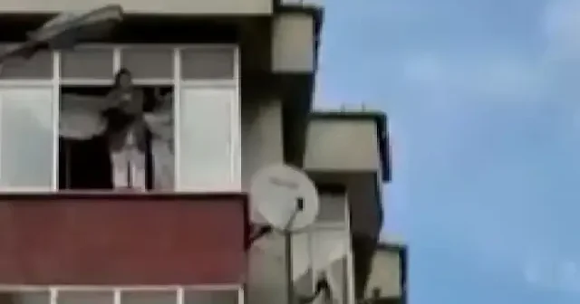 Esenyurt’ta deprem paniği kamerada: Panik atak hastası kadın camda çığlık çığlığa kaldı! İstanbul’da hissedilen deprem, son deprem nerede? 2 Ekim kaç büyüklüğünde deprem oldu? VİDEO İZLE