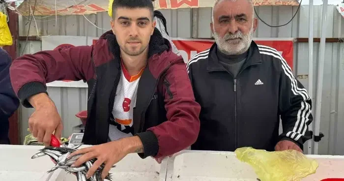 Zonguldak’ta hamsinin fiyatı 100 liraya düştü