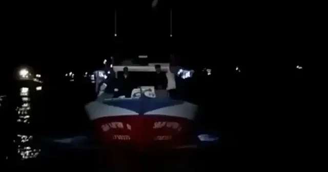 Adana da vatandaşlar Sumud’a destek için tekbirlerle Akdeniz’e açıldı VİDEO İZLE