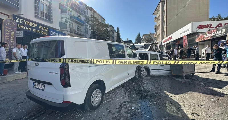 Kamyon 15 aracı birden perte çıkardı! Şans eseri kimse canından olmadı Sözcü Gazetesi