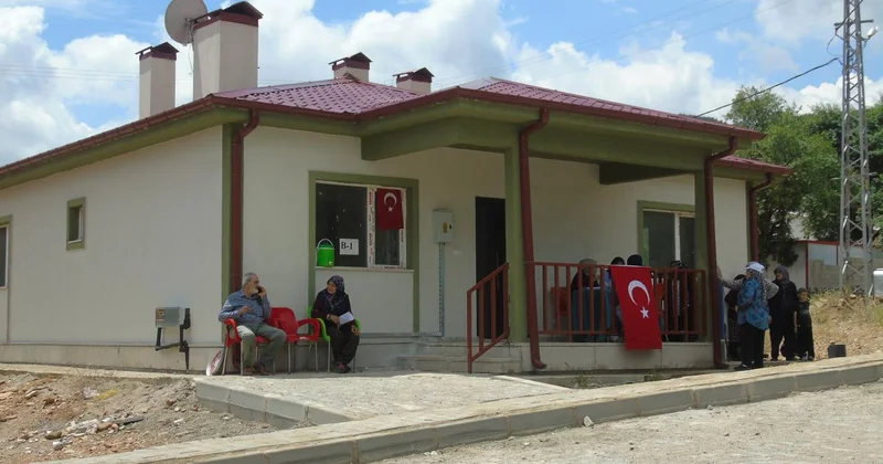 Köy tipi kalıcı konutlar hak sahiplerine teslim ediliyor