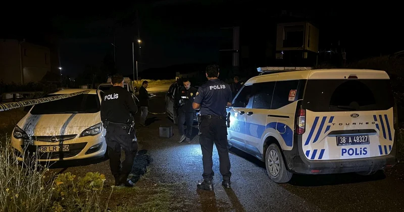 Kayseri de sokakta tartıştığı 3 kişiyi tüfekle vurdu