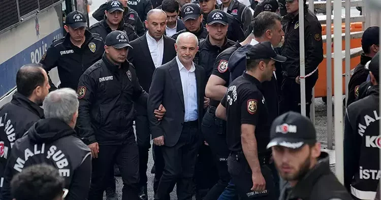 İBB de yolsuzluk soruşturmasında 4 kişi tutuklanma talebiyle hakimliğe sevk edildi