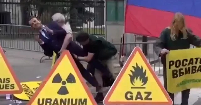 Fransa’da aktivistler Cumhurbaşkanı Macron’un bal mumu heykelini çaldı VİDEO İZLE
