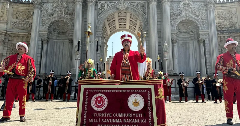 Yaz dönemi Mehteran Birliği gösterileri Dolmabahçe de başladı