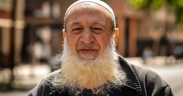 Yaşlı amcanın fotoğrafını çekmek isteyince gülümseten anlar yaşandı: Lâ ilâhe illallah dersen... VİDEO İZLE