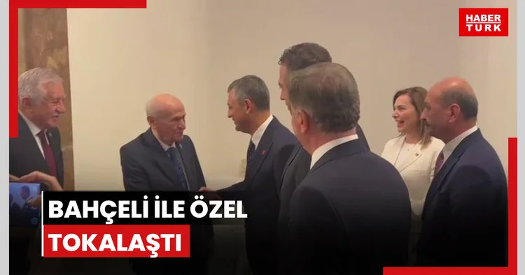 Bahçeli ile Özel tokalaştı