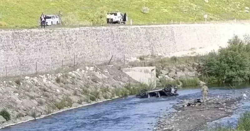 Dereye uçan otomobildeki çift ile çocukları öldü