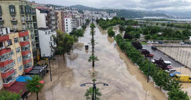 Bakan Uraloğlu ndan Trabzon daki sağanak sonrası geçmiş olsun mesajı: Tüm imkanlarımızla sahadayız Gündem Haberleri