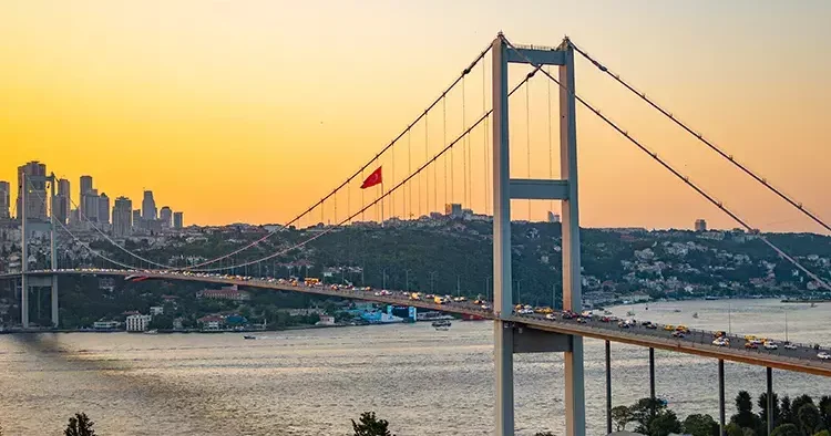 Bakan Uraloğlu duyurdu! İşte bayramda ücretsiz olacak metrolar, trenler, köprü ve otoyollar