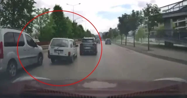 Otomobiliyle makas atıp trafiği tehlikeye düşürdü; o anlar kamerada Bursa Haberleri