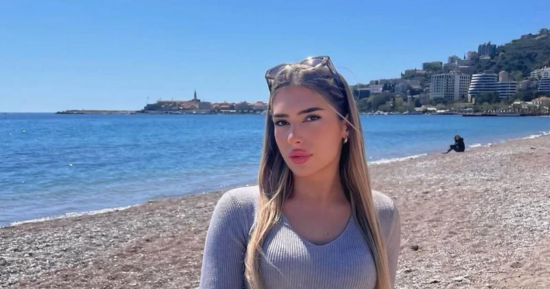 Genç kız korkuyla emniyet kemerini çözdü, 50 metreden aşağı düştü