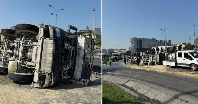 Bahçelievler de kontrolden çıkan beton mikseri yola devrildi İstanbul Haberleri