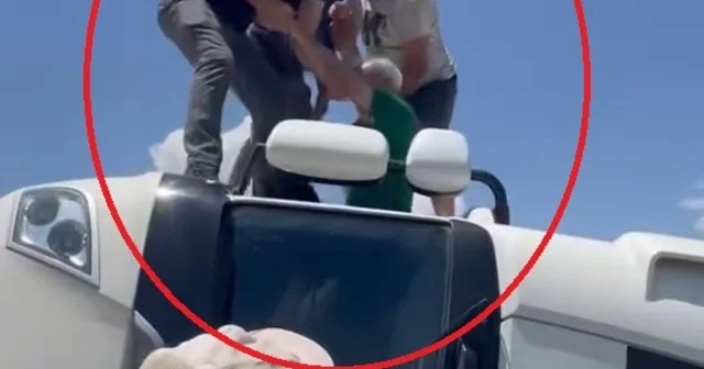 Virajı alırken devrilen TIR ın sürücüsünü çevredekiler kurtardı; kaza kamerada Diyarbakır Haberleri