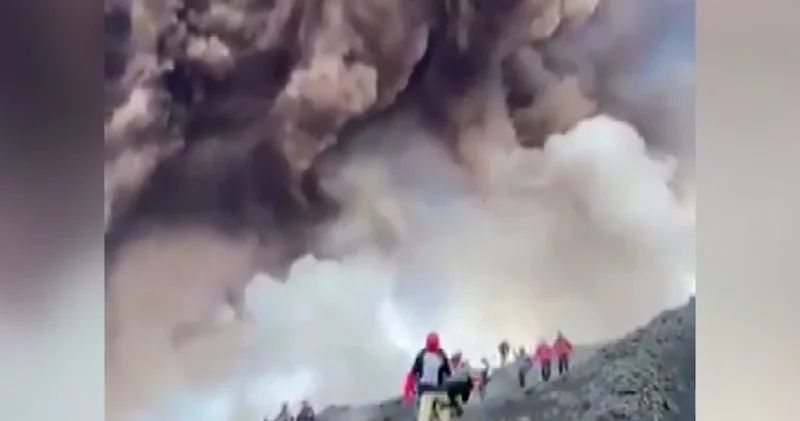Etna patladı, turistler kaçtı