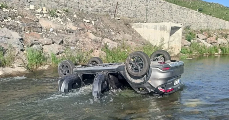 Erzurum da otomobil dereye uçtu: 3 kişi öldü Sözcü Gazetesi