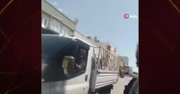 Hem suçlu hem güçlü! Ters yöne giren sürücü kadın otobüs şoförüne zorluk yaşattı