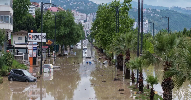 Sel, toprak kaymaları ve su taşkınları... Sağanağın boyutu gözler önüne serildi