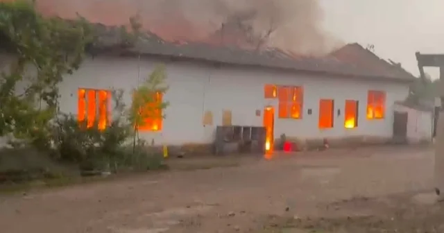 Kırşehir de EÜAŞ a ait depodaki yangın söndürüldü Kırşehir Haberleri