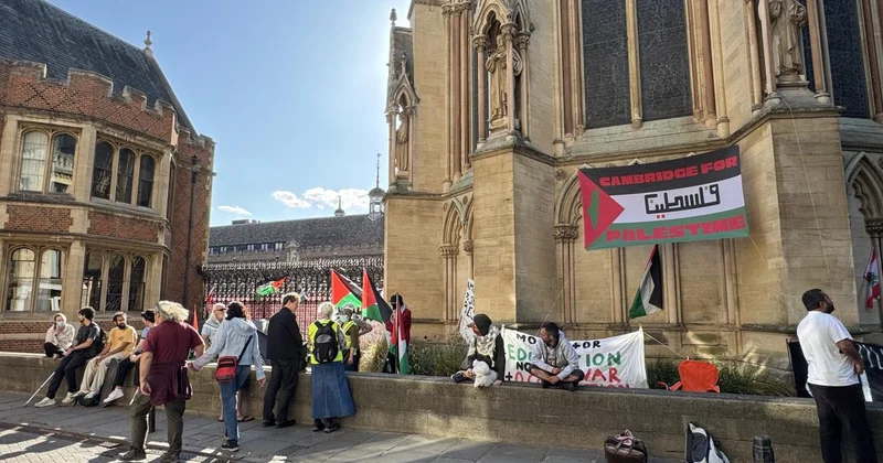 Cambridge öğrencileri, İsrail le ilişkilerin kesilmesi talebiyle eylem başlattı