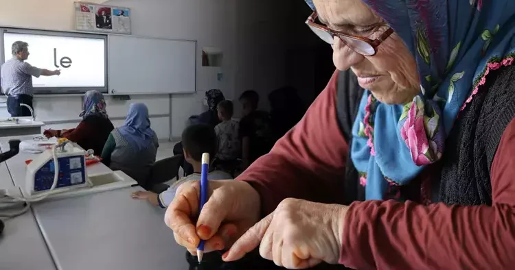 17 torunu var! Adanalı ninelerin büyük azmi!