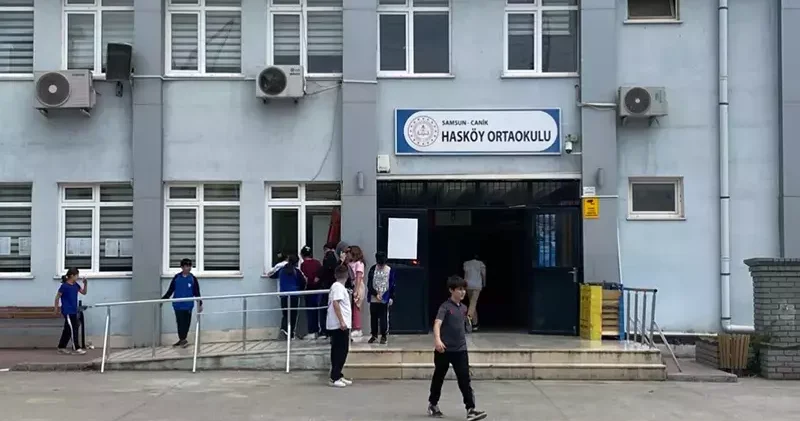 Kantinden aldıkları dönerden rahatsızlanan 4 öğrenci hastaneye kaldırıldı