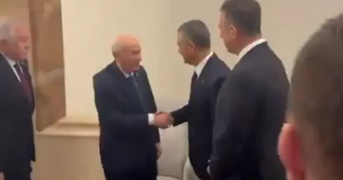 TBMM de dikkat çeken diyalog! Devlet Bahçeli den Özgür Özel e: Çok hareketlisiniz maşallah