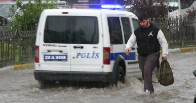 Erzurum da sağanak; cadde ve alt geçitler göle döndü Erzurum Haberleri