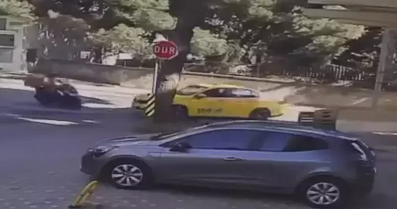 Maltepe de motosiklet taksiye çarptı; sürücü yola savruldu