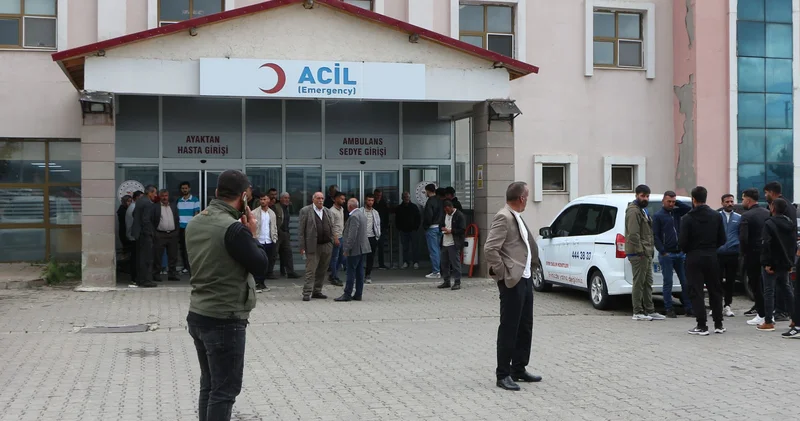 Bingöl de kaza! Hafif ticari araç kamyonla çarpıştı: 1 kişi hayatını kaybetti
