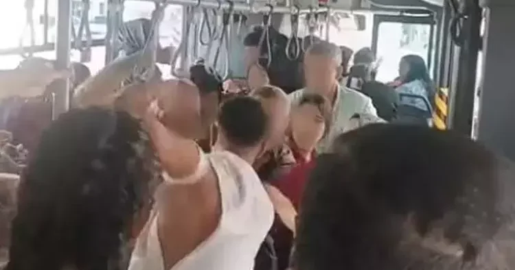 Kadınları taciz ettiği iddia edilen kişiye dayak