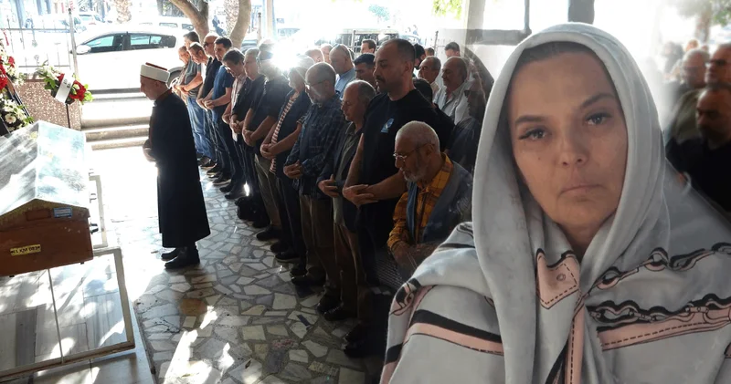 Demet Akalın, teyzesinin emanetini son yolculuğuna uğurladı