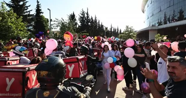 Gaziantep haberleri Başkan Tahmazoğlu, kanserle mücadele eden 5 yaşındaki Elif için balon uçurdu 03 Haziran 2025