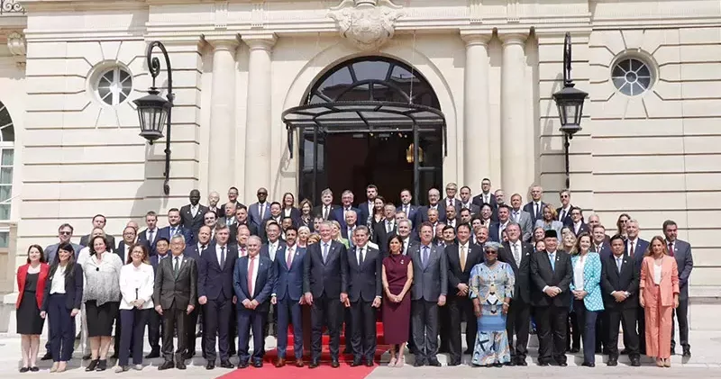 Bakan Bolat, Fransa’da ‘OECD Bakanlar Konseyi’ toplantısına katılıyor