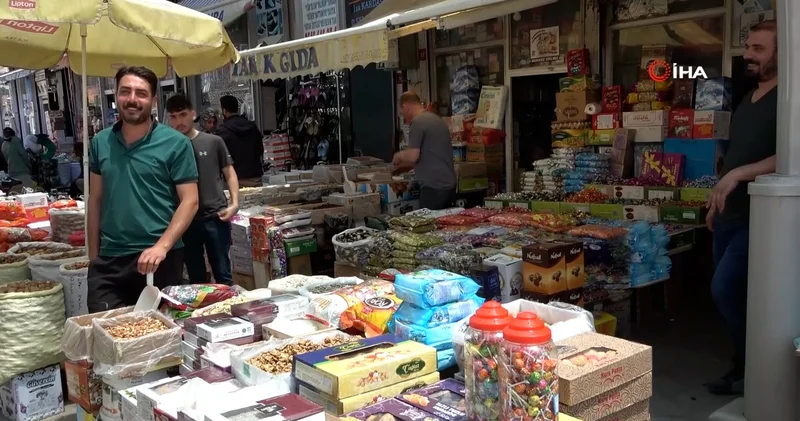 Van da bayram telaşı: Çarşı ve pazarda renkli görüntüler