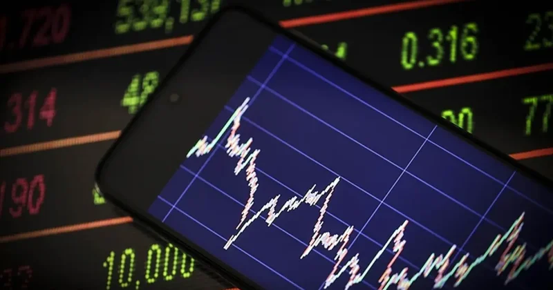Borsa kaybettirdi, altın kazandırdı! Yatırımcı 2025 in ikinci yarısında ne almalı?