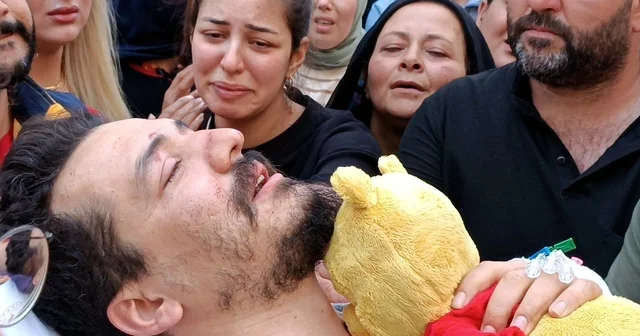 Kazada ölen eşi ve 2 çocuğu için düzenlenen törene sedye ile getirildi Gaziantep Haberleri